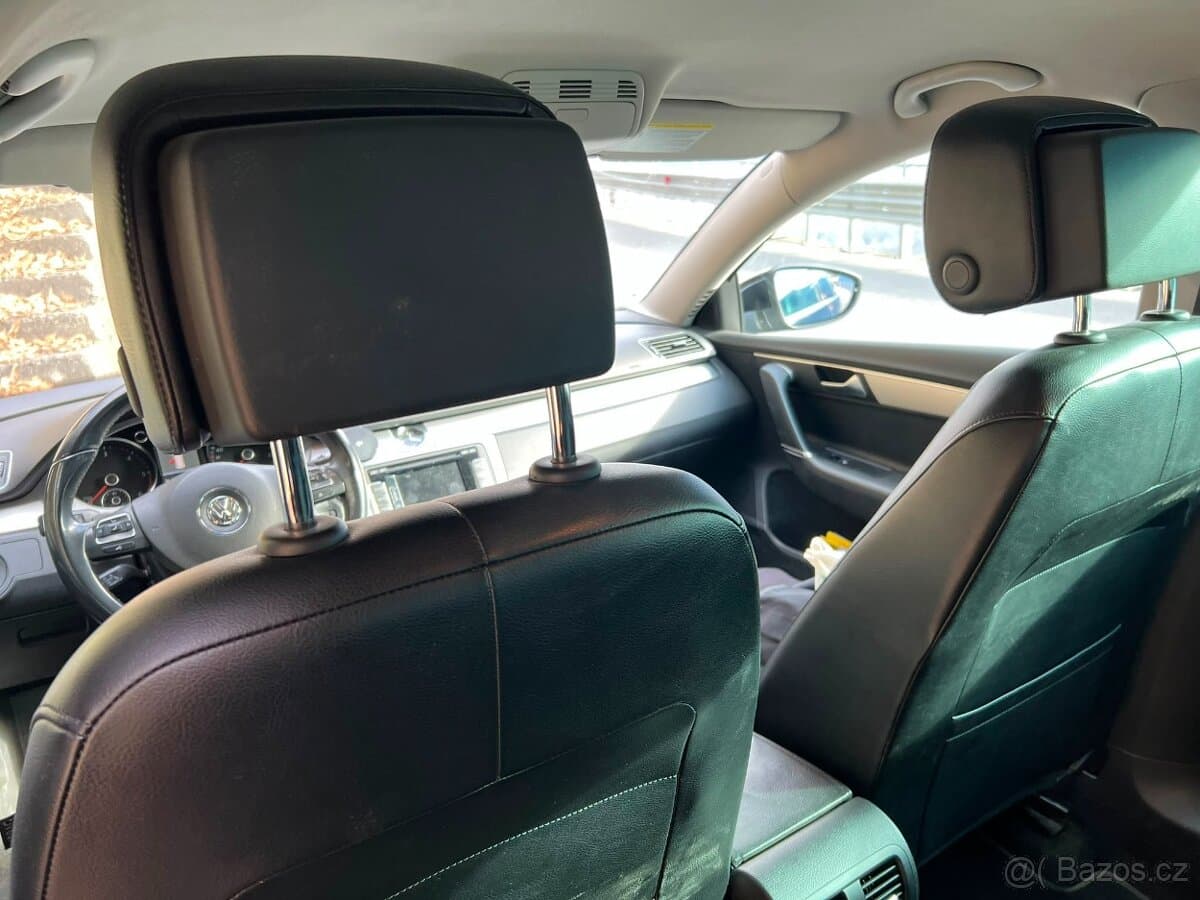 2013 Volkswagen PASSAT - 9