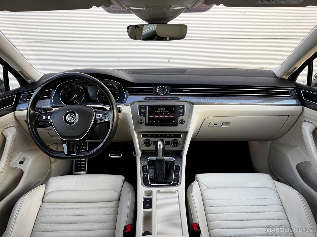 2016 Volkswagen PASSAT - 9