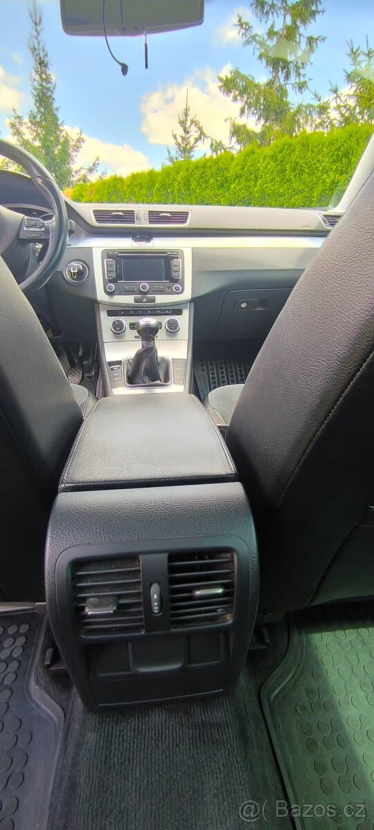 2012 Volkswagen PASSAT - 9