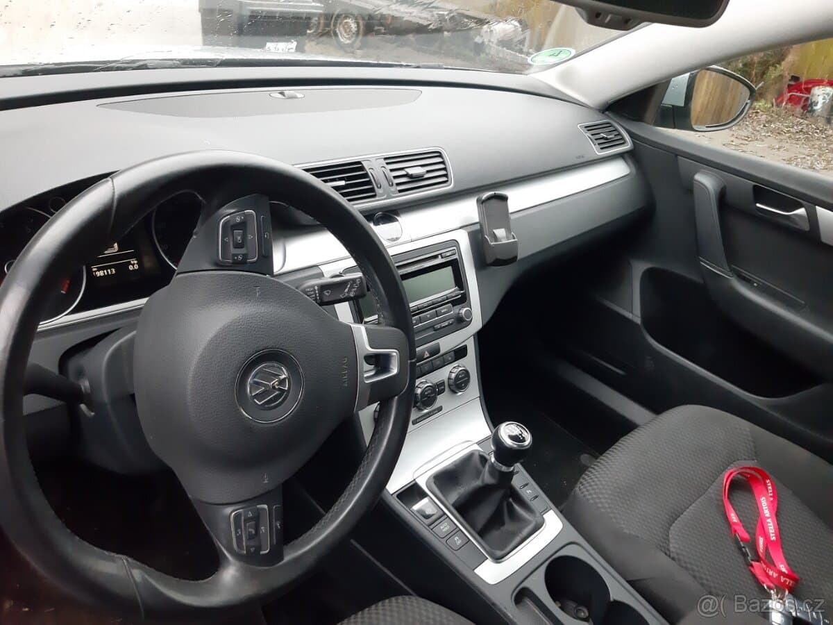 2012 Volkswagen PASSAT - 9
