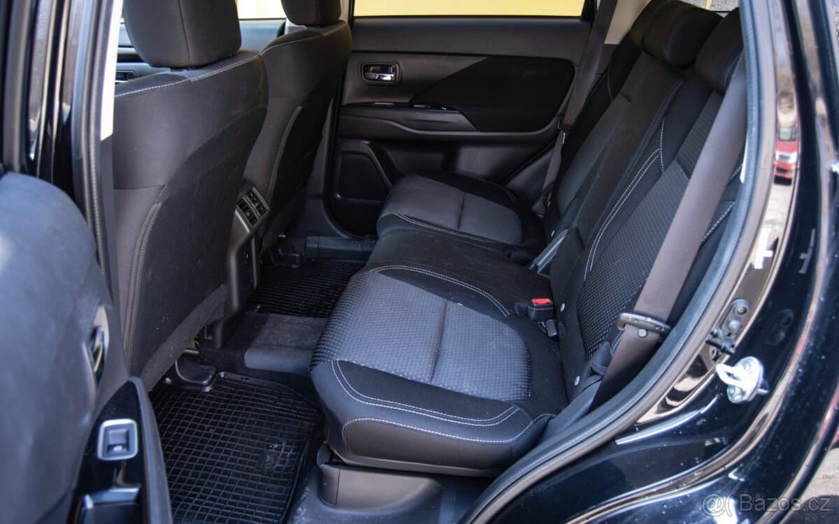 2019 Mitsubishi OUTLANDER - 9
