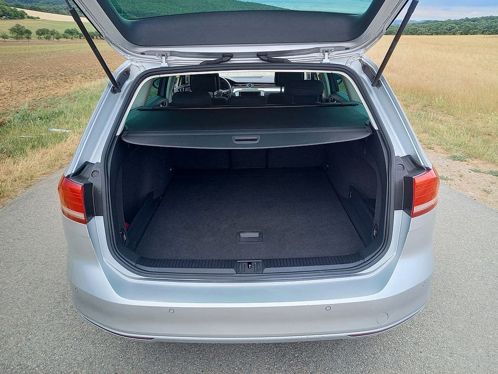 2019 Volkswagen PASSAT - 9