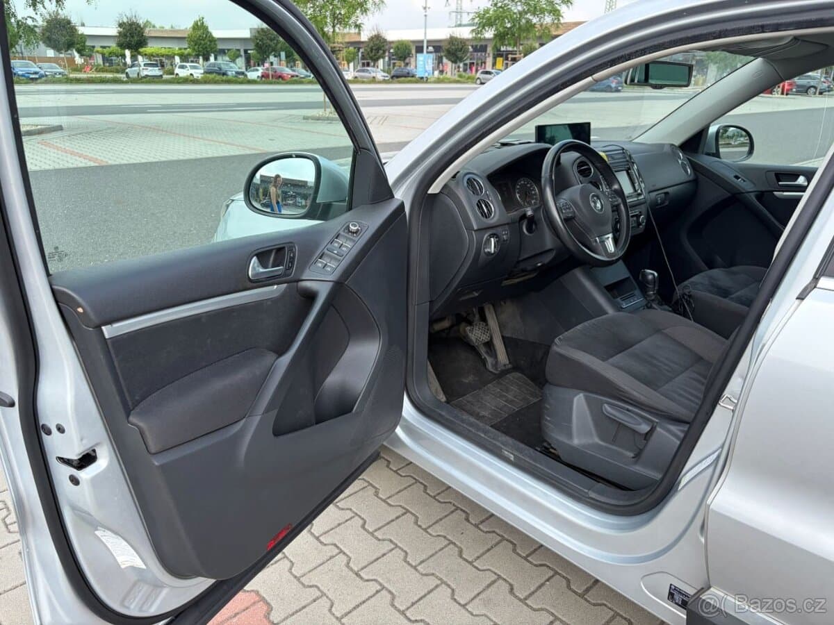2012 Volkswagen TIGUAN - 9