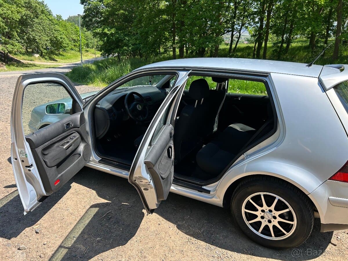 Volkswagen GOLF - 9