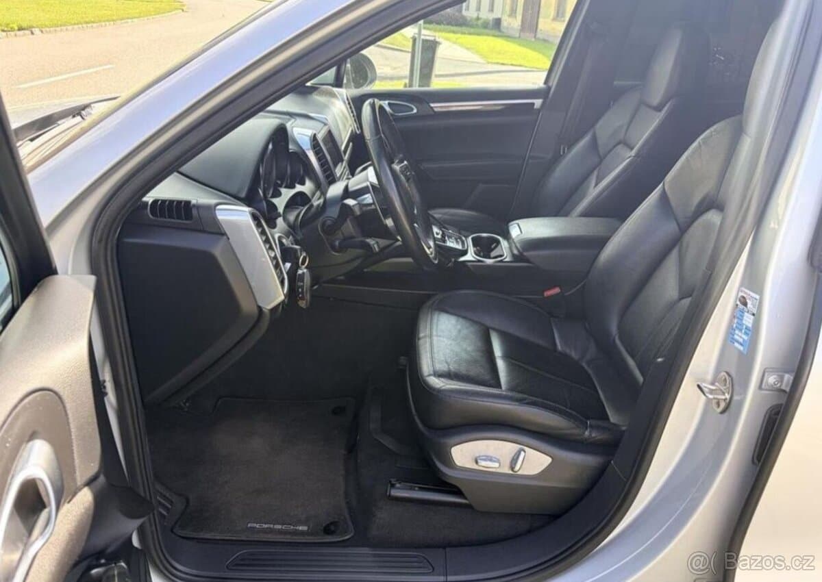 2012 Porsche CAYENNE - 9