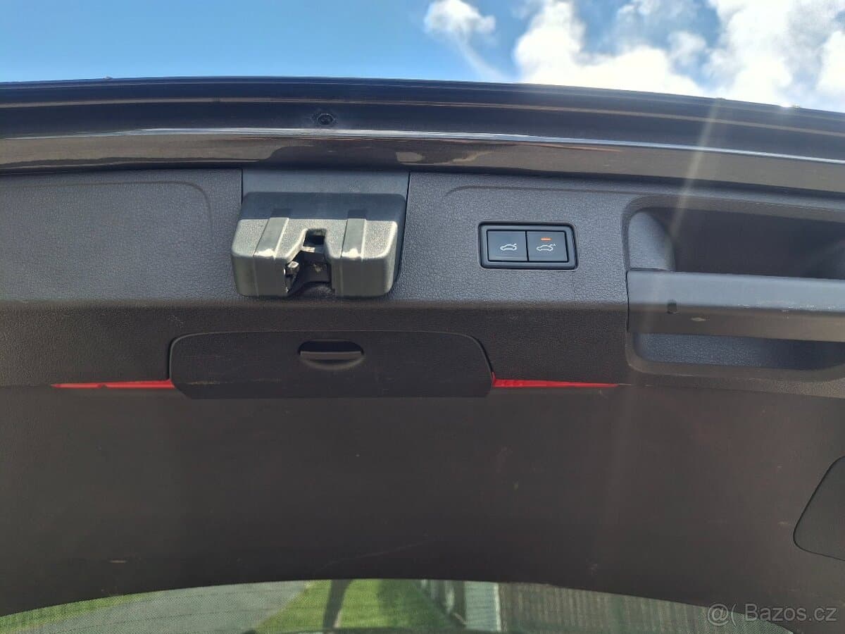 2016 Volkswagen PASSAT - 9