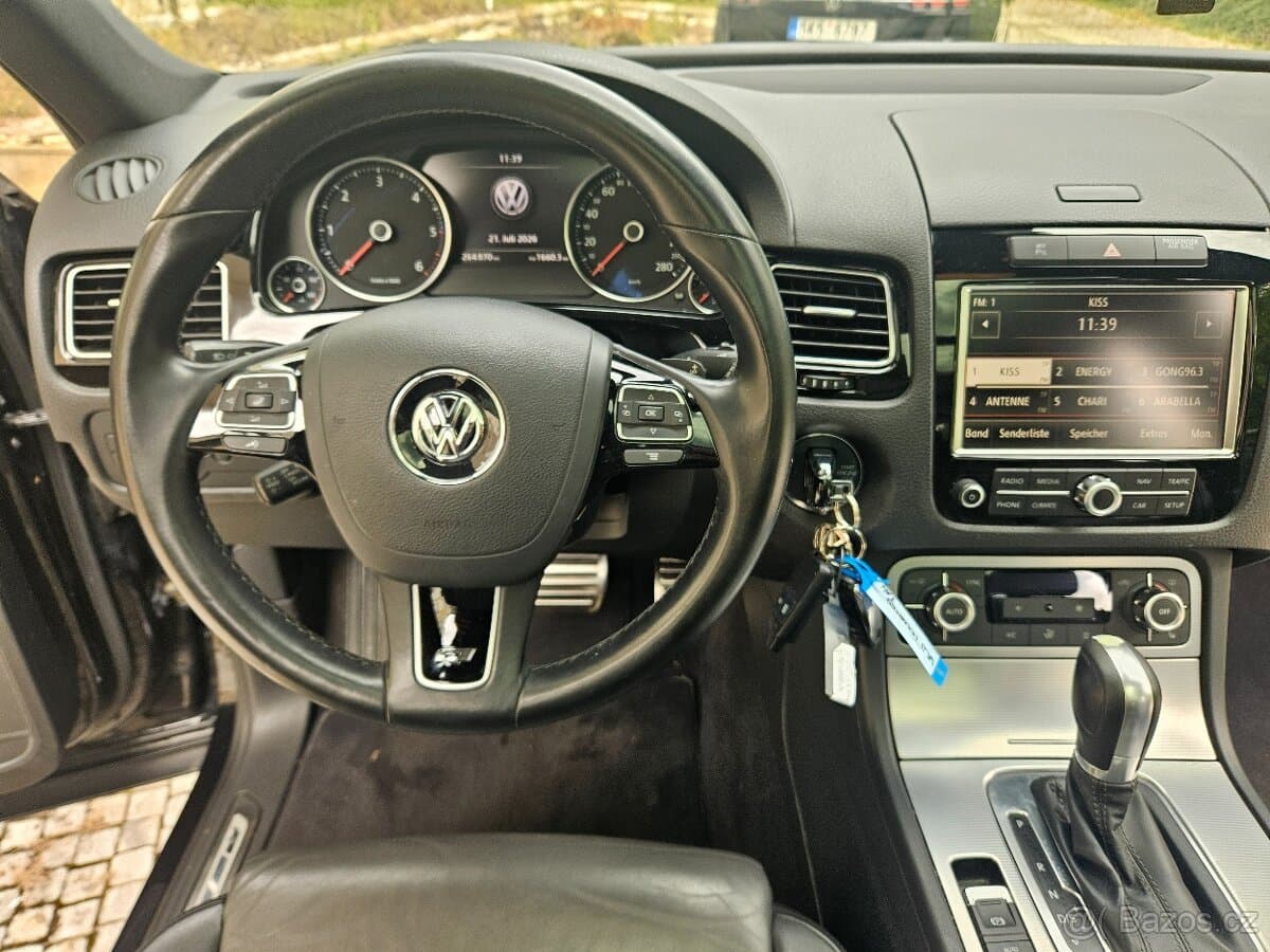 2014 Volkswagen TOUAREG - 9