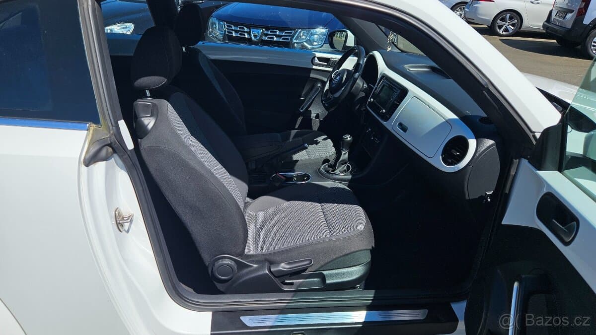 2015 Volkswagen BEETLE - 9