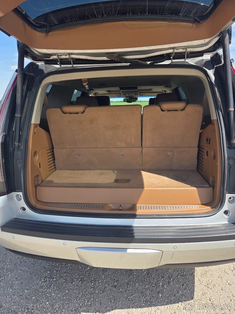 2016 Cadillac ESCALADE - 9