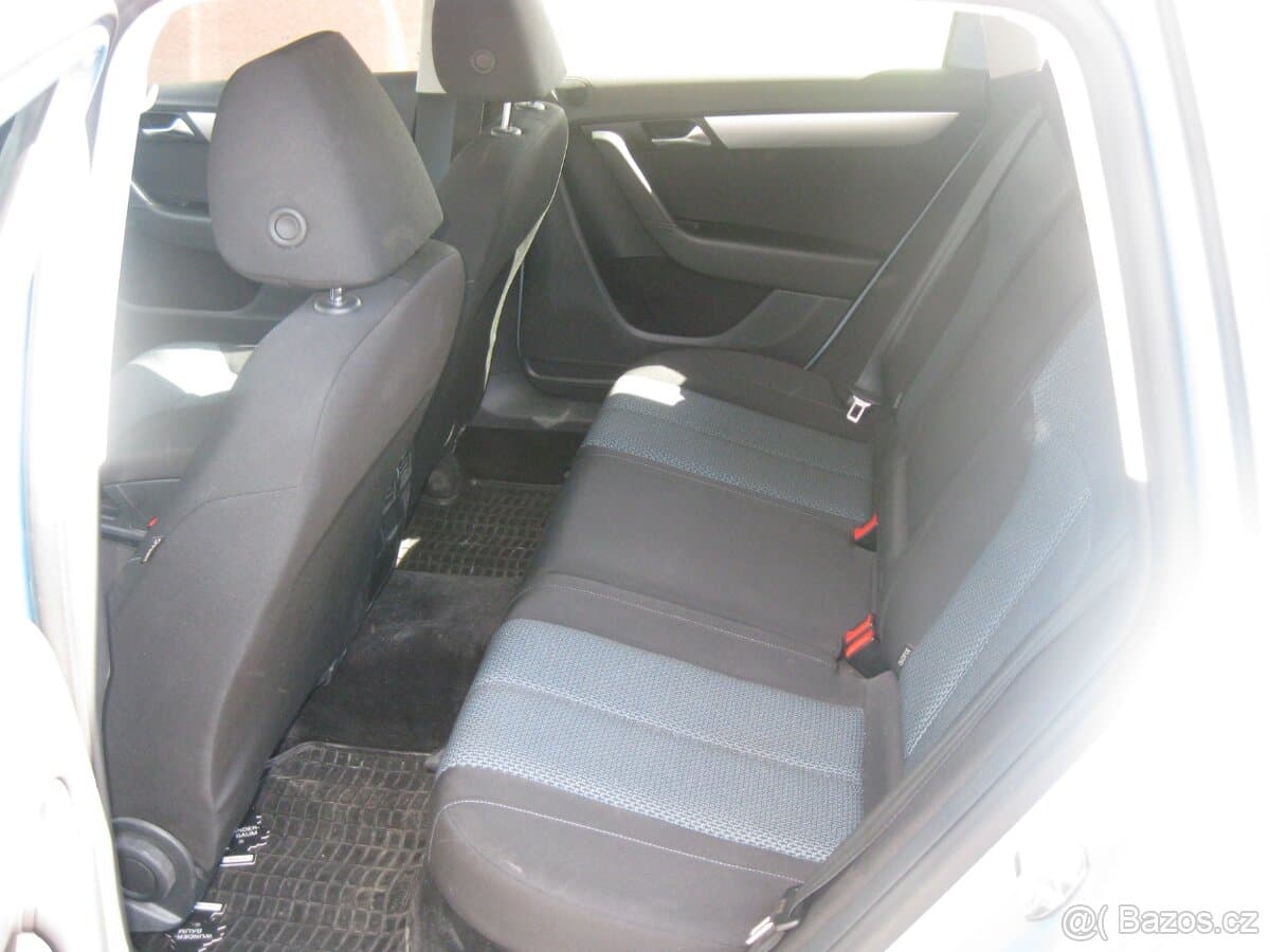 2013 Volkswagen PASSAT - 9