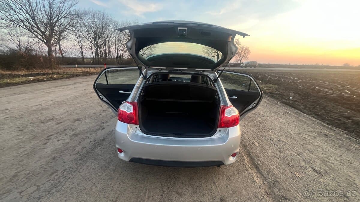 2010 Toyota AURIS - 9