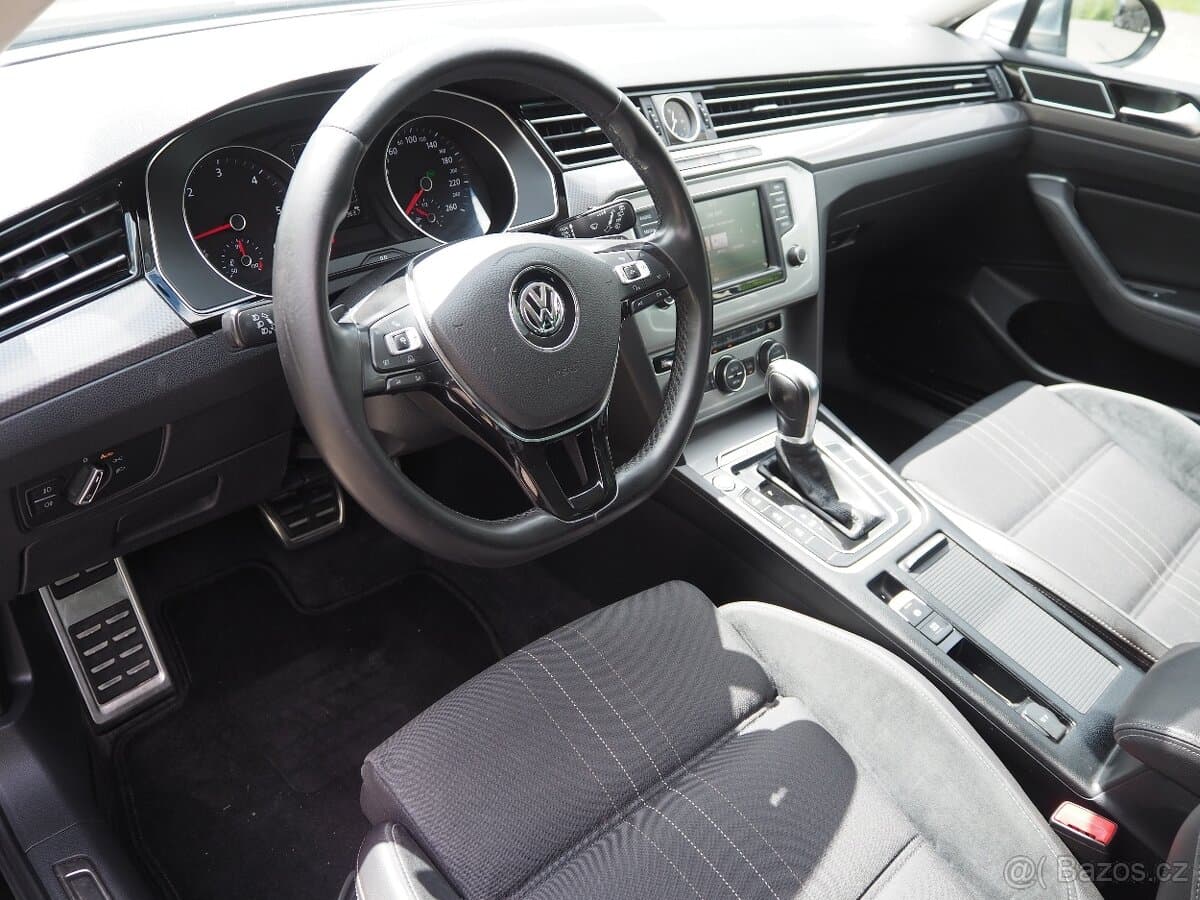 2016 Volkswagen PASSAT - 9