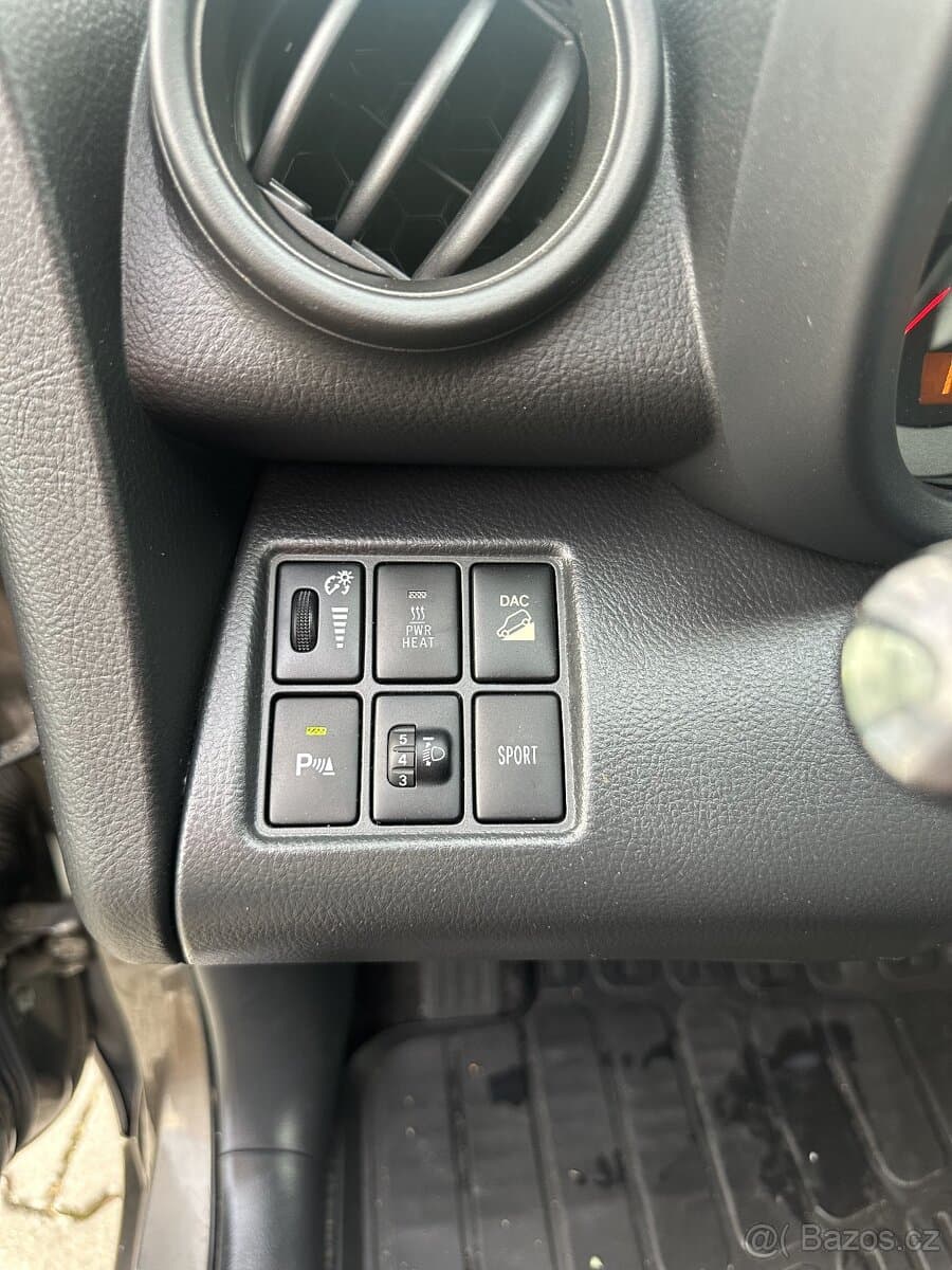 2011 Toyota RAV4 - 9
