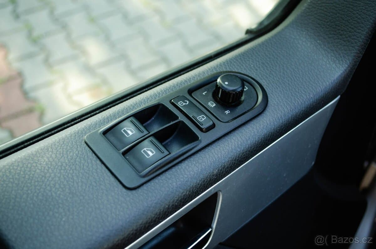 2010 Volkswagen MULTIVAN - 9