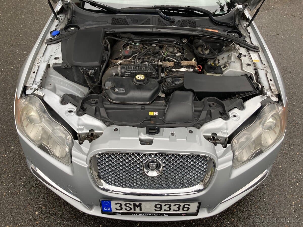 2009 Jaguar XF - 9