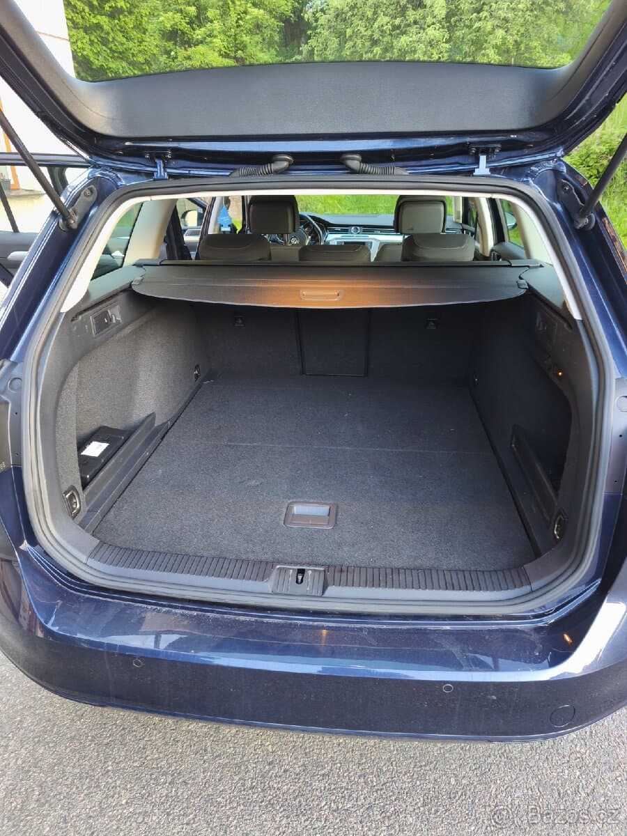 2017 Volkswagen PASSAT - 9