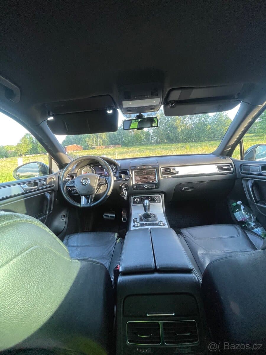 2010 Volkswagen TOUAREG - 9