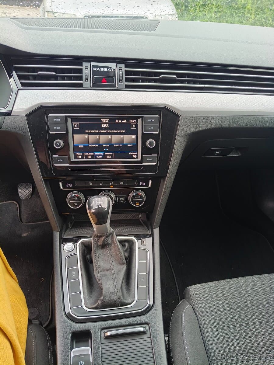 2020 Volkswagen PASSAT - 9