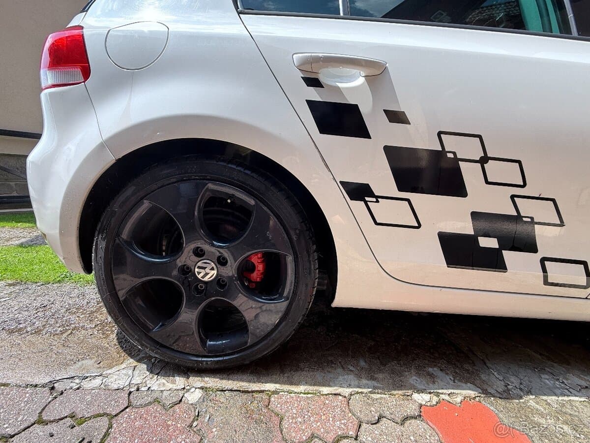2011 Volkswagen GOLF - 9