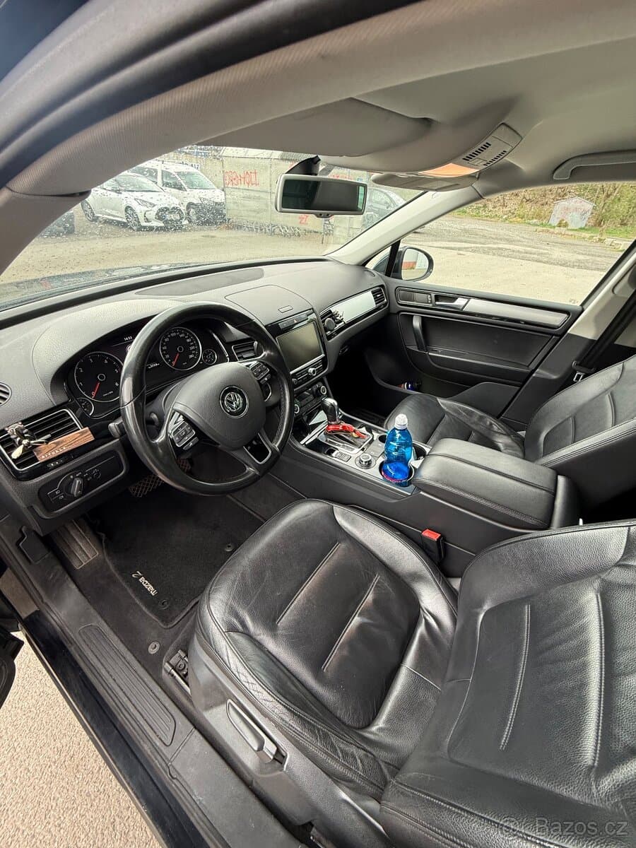 2011 Volkswagen TOUAREG - 9