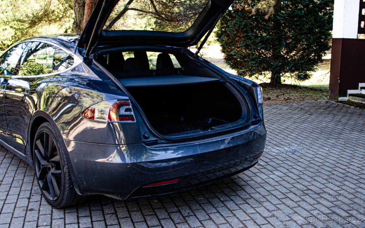 2017 Tesla MODEL S - 9