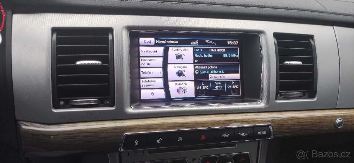 2012 Jaguar XF - 9