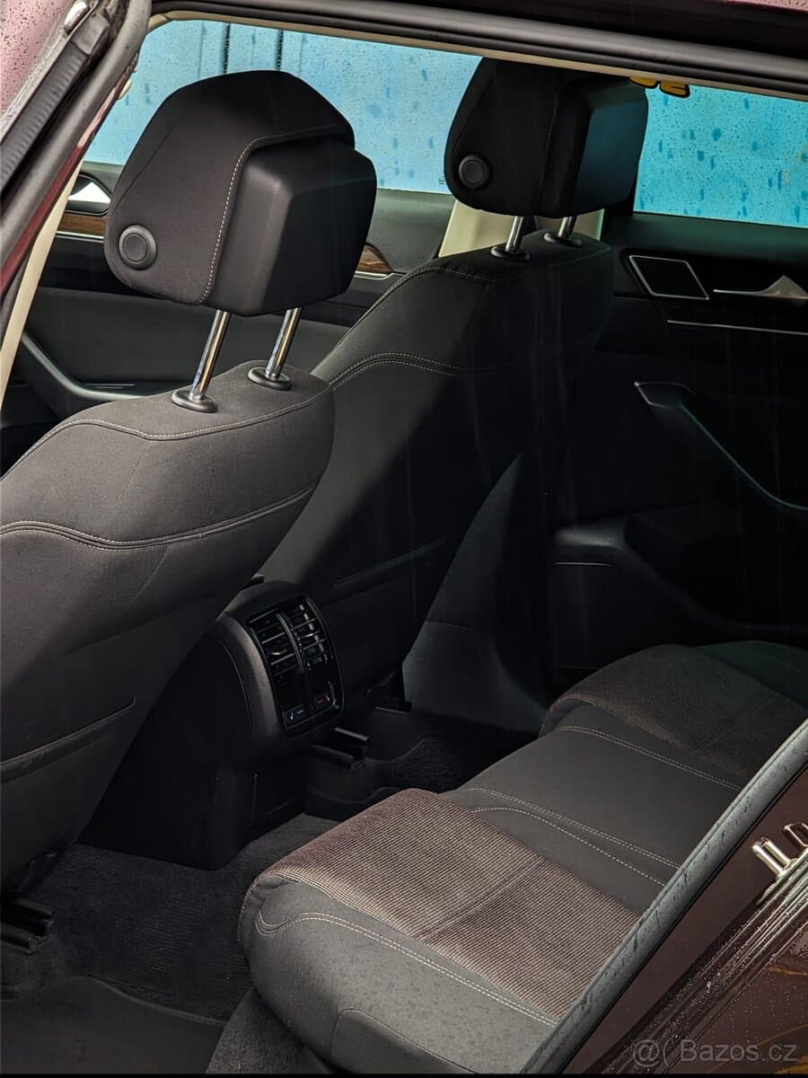 2017 Volkswagen PASSAT - 9