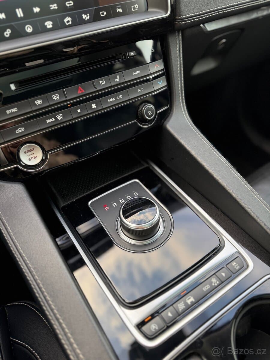 2016 Jaguar F-PACE - 9