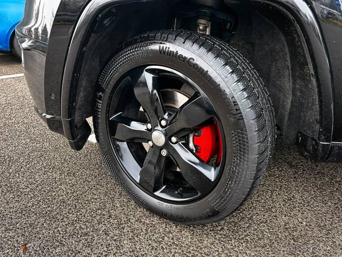 2020 Jeep CHEROKEE - 9