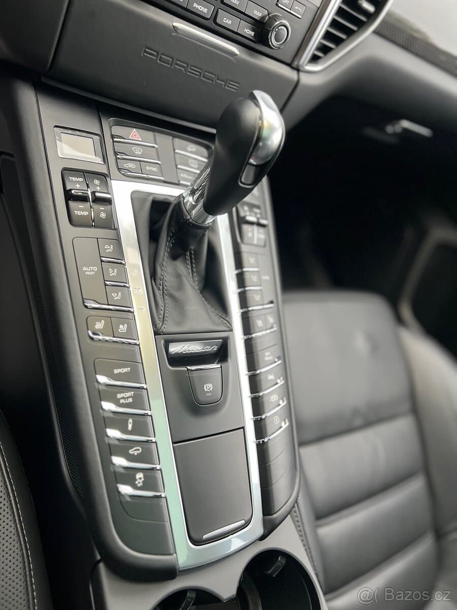 2017 Porsche MACAN - 9