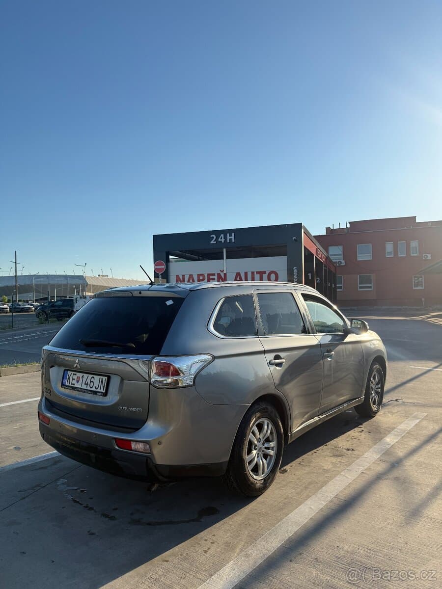 2015 Mitsubishi OUTLANDER - 9
