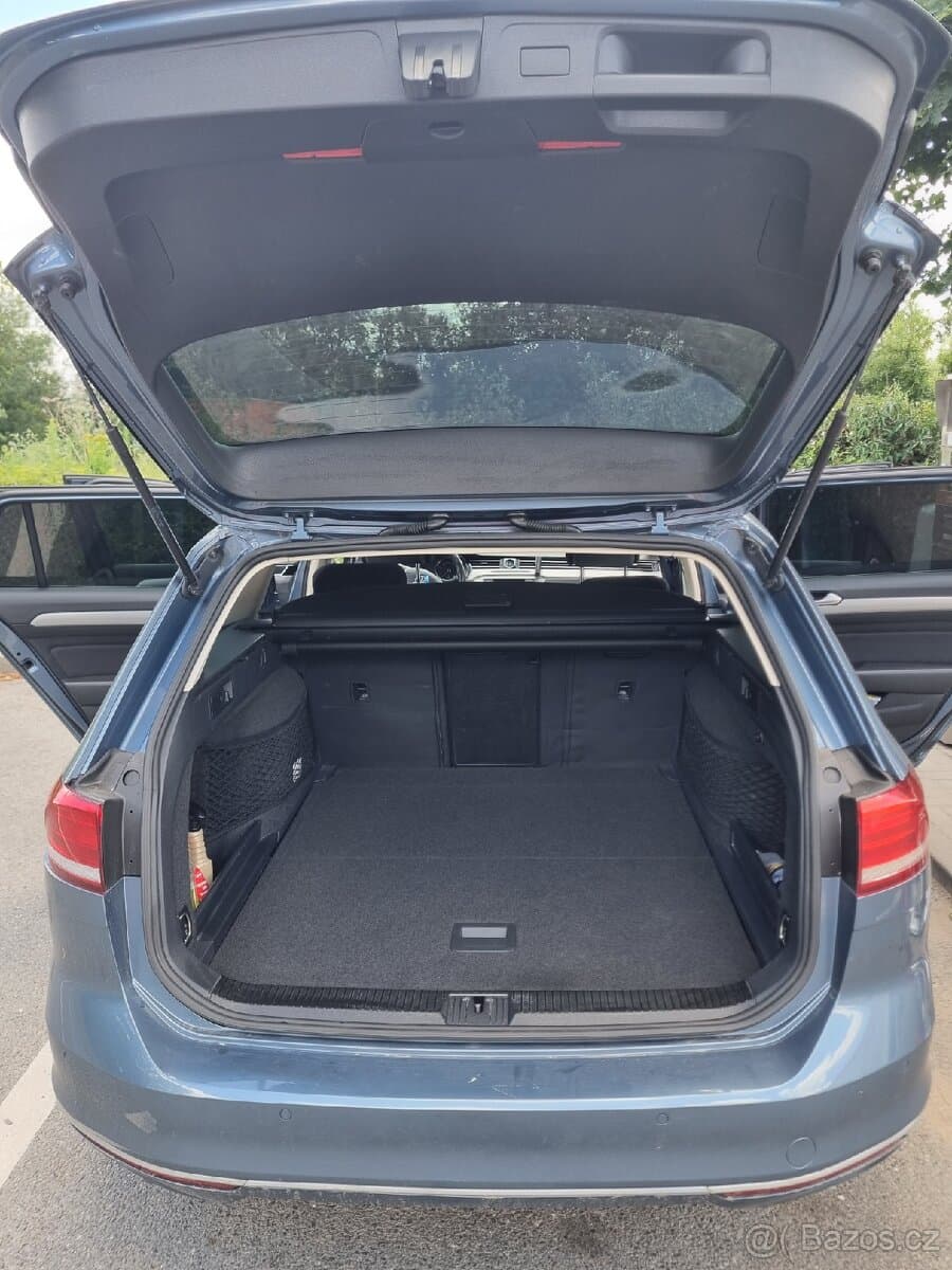 2015 Volkswagen PASSAT - 9