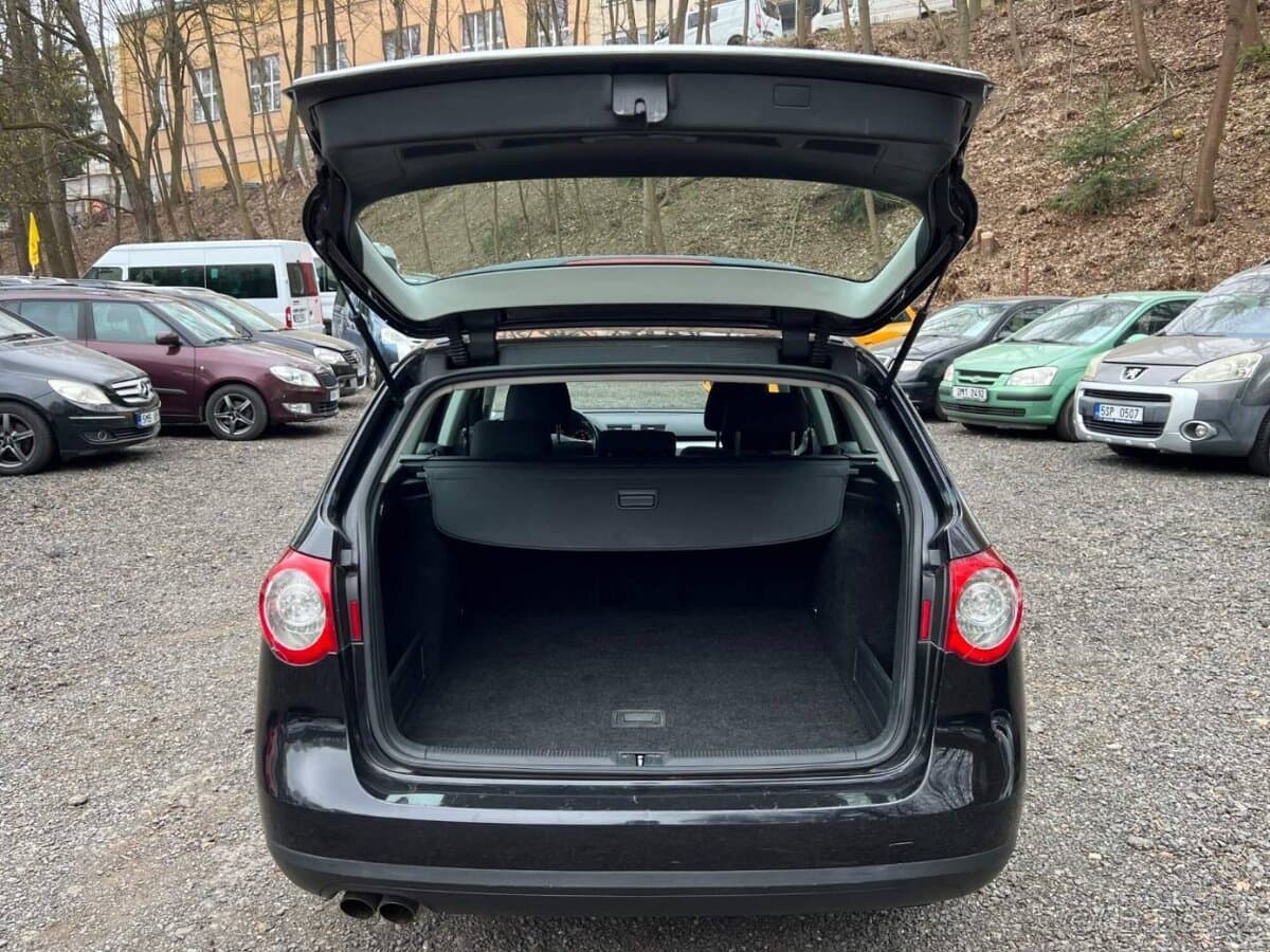 2010 Volkswagen PASSAT - 9