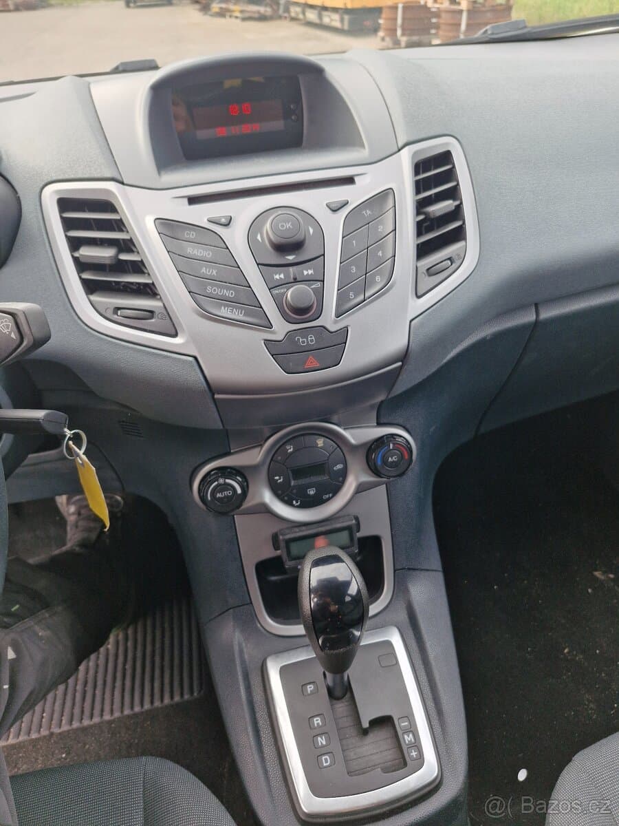 2011 Ford FIESTA - 9
