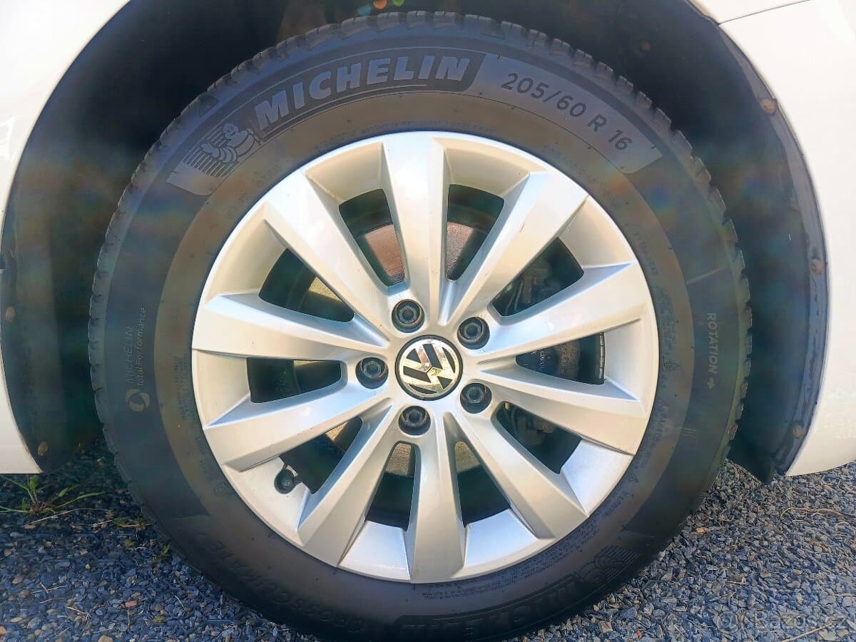 2013 Volkswagen BEETLE - 9