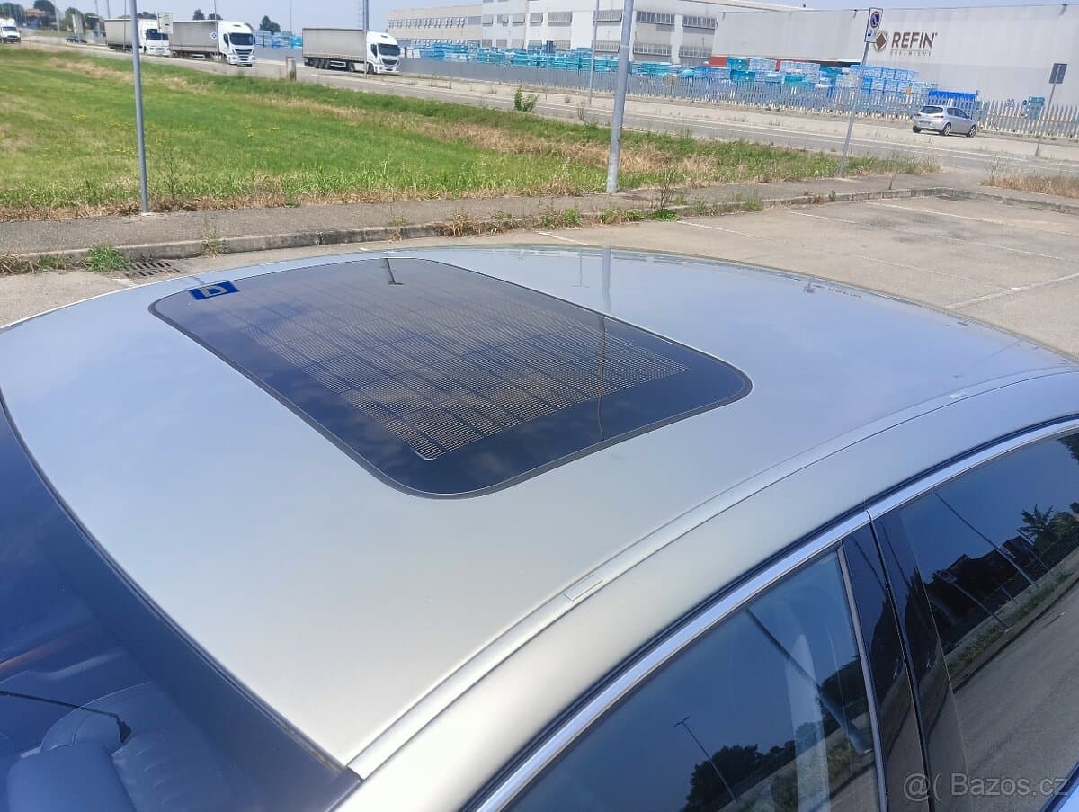 2004 Volkswagen PHAETON - 9