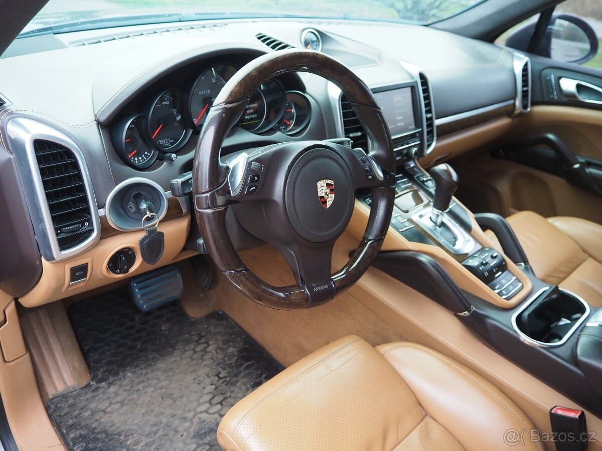 2013 Porsche CAYENNE - 9