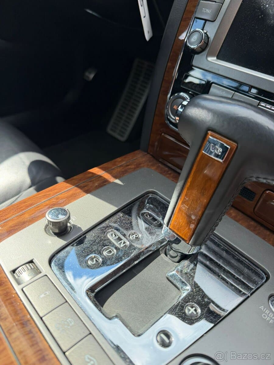 2012 Volkswagen PHAETON - 9