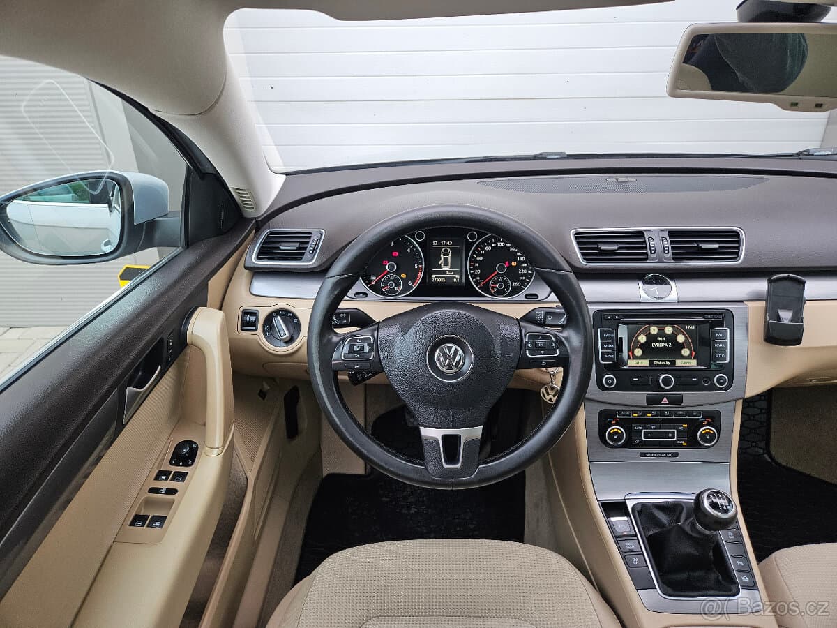 2011 Volkswagen PASSAT - 9