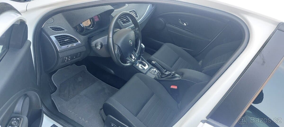 2015 Renault MEGANE - 9