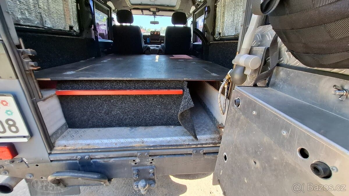 Land Rover DEFENDER - 9