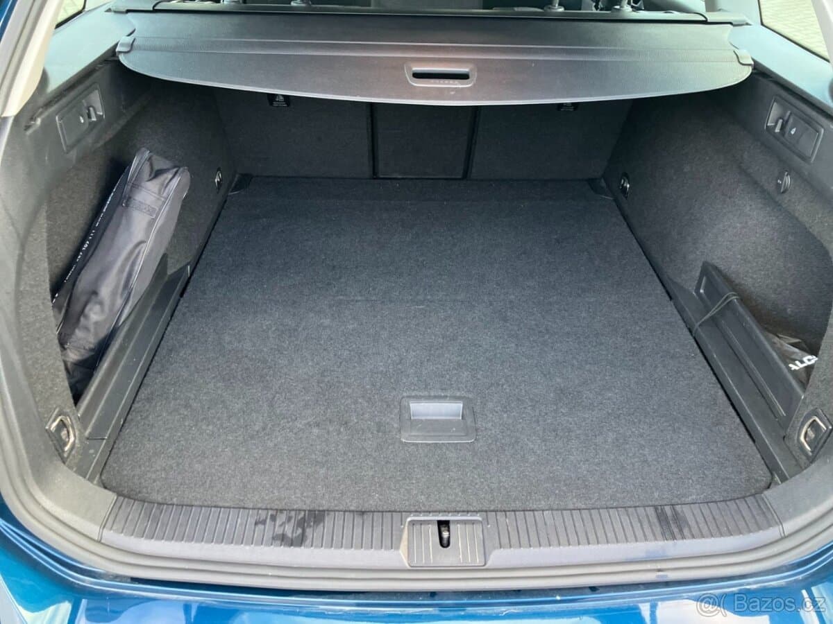 2023 Volkswagen PASSAT - 9