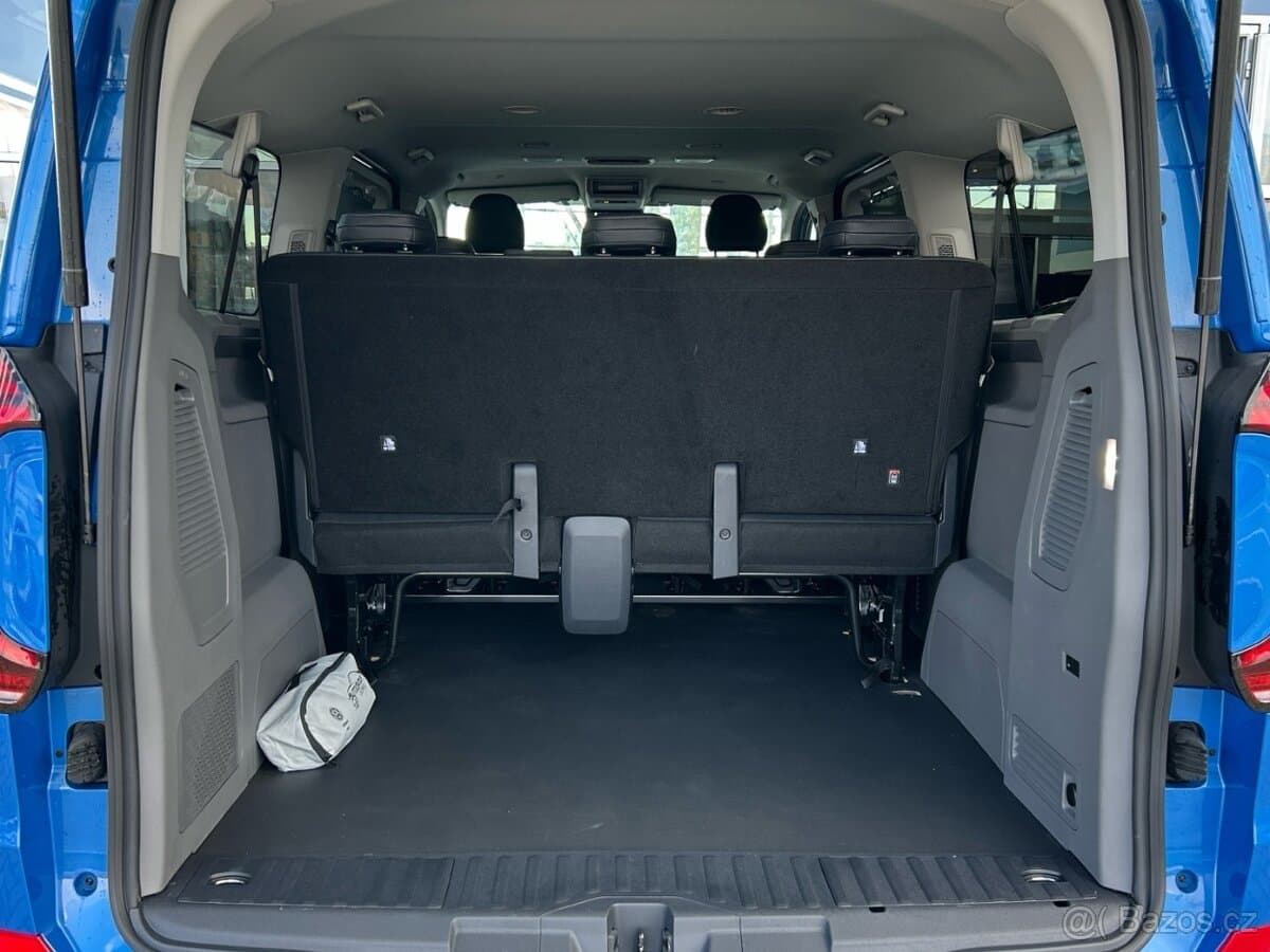 Volkswagen CARAVELLE - 9