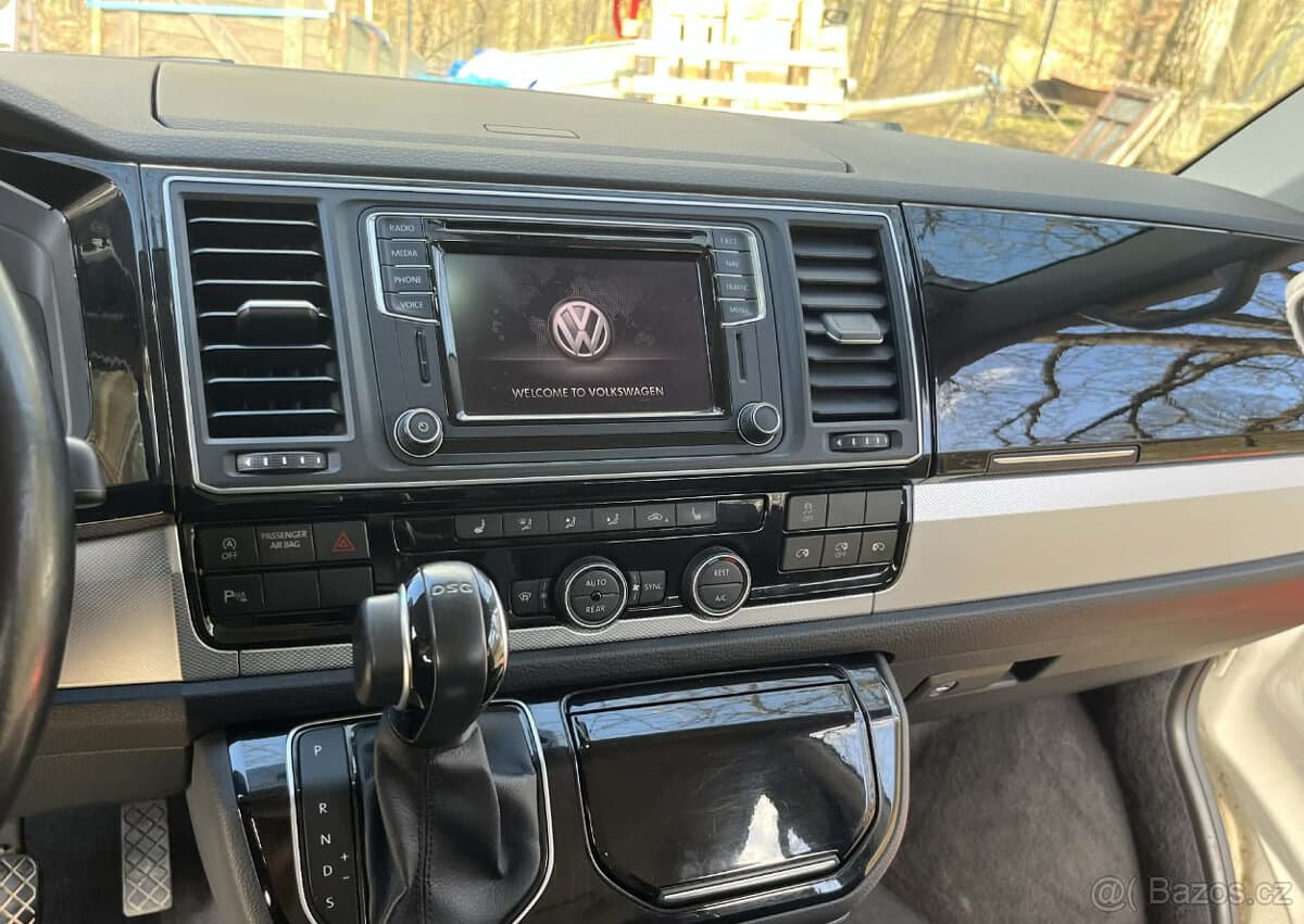 2015 Volkswagen MULTIVAN - 9