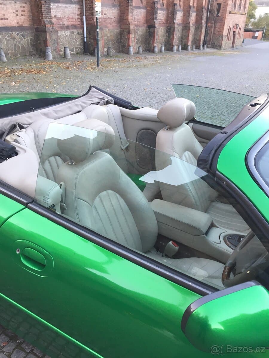 Jaguar XK - 9