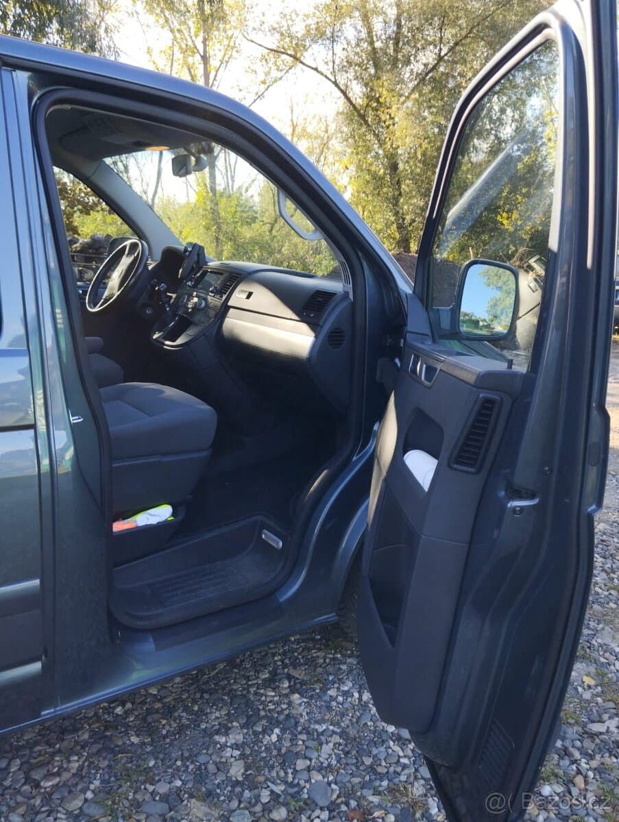 Volkswagen MULTIVAN - 9