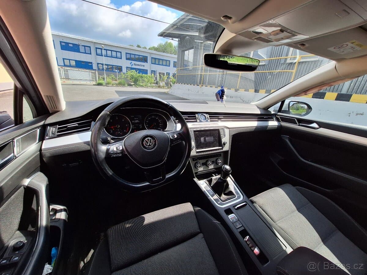 2015 Volkswagen PASSAT - 9