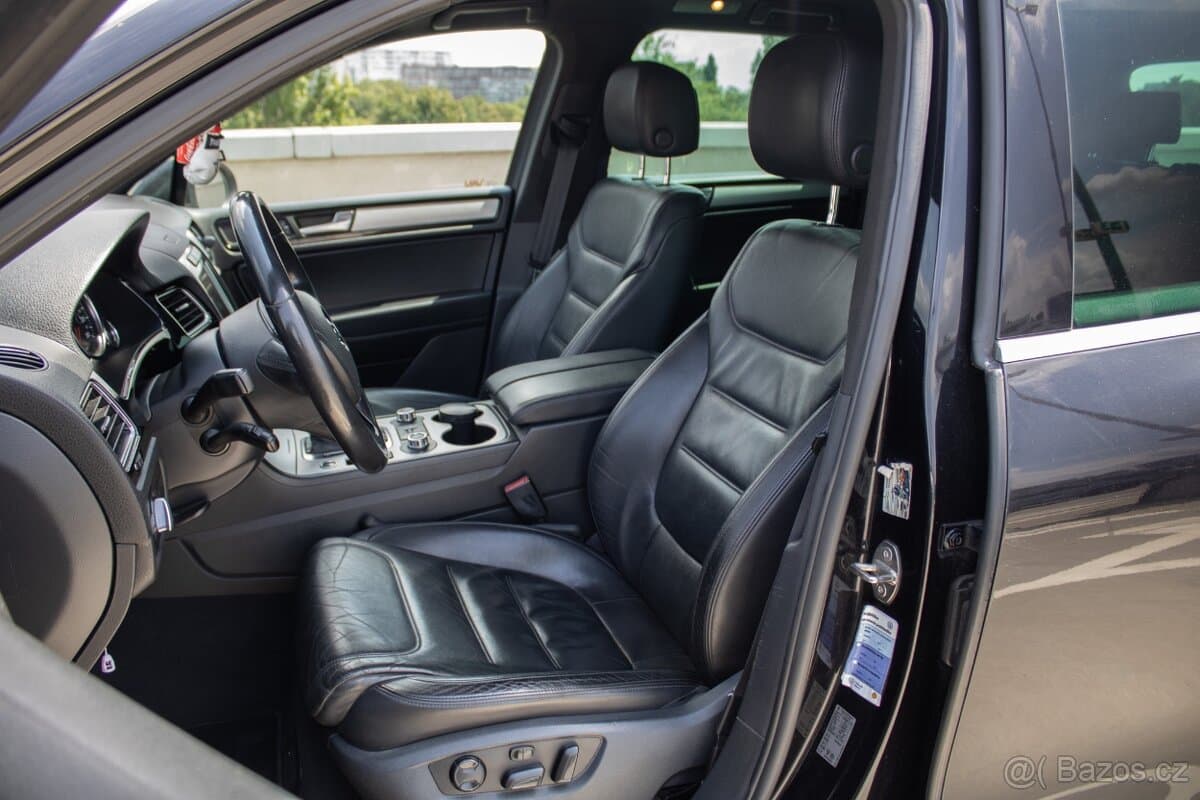 2010 Volkswagen TOUAREG - 9