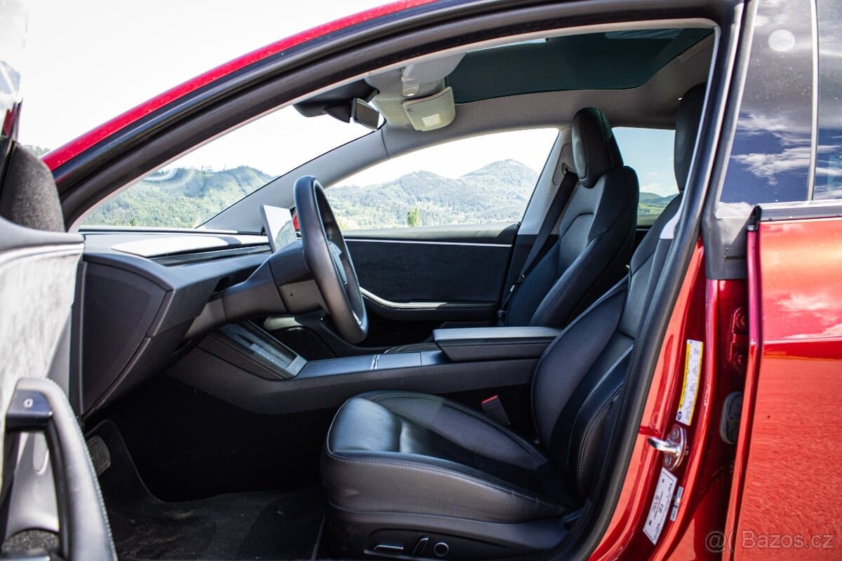 2024 Tesla MODEL 3 - 9
