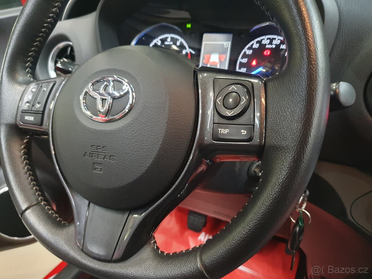 2020 Toyota YARIS - 9